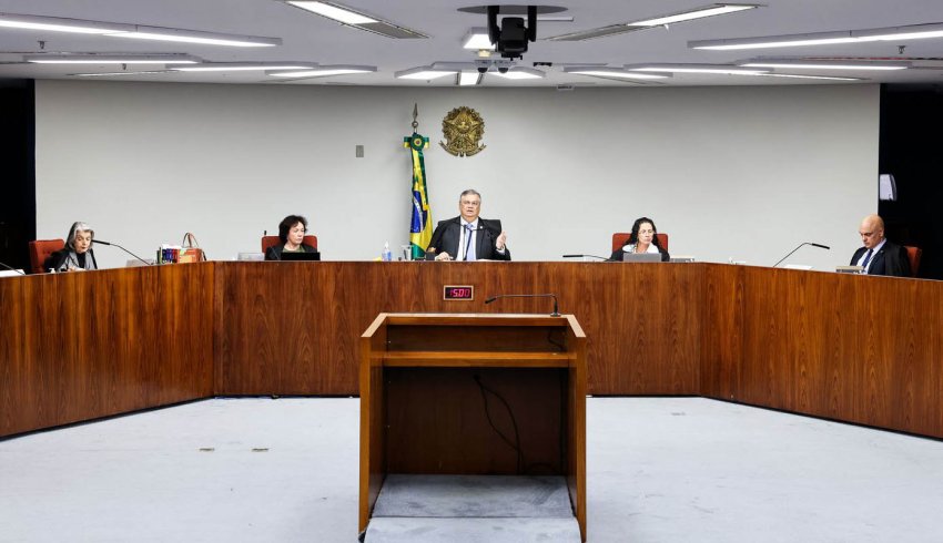Para enfrentar a desinformação, jornalistas com diploma!