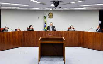 Para enfrentar a desinformação, jornalistas com diploma!